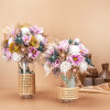 Flashbeam Set - مجموعة فلاش بيم مجموعة مكونة من مزهريتين من الرتان والزجاج بتصميمات زهور صناعية